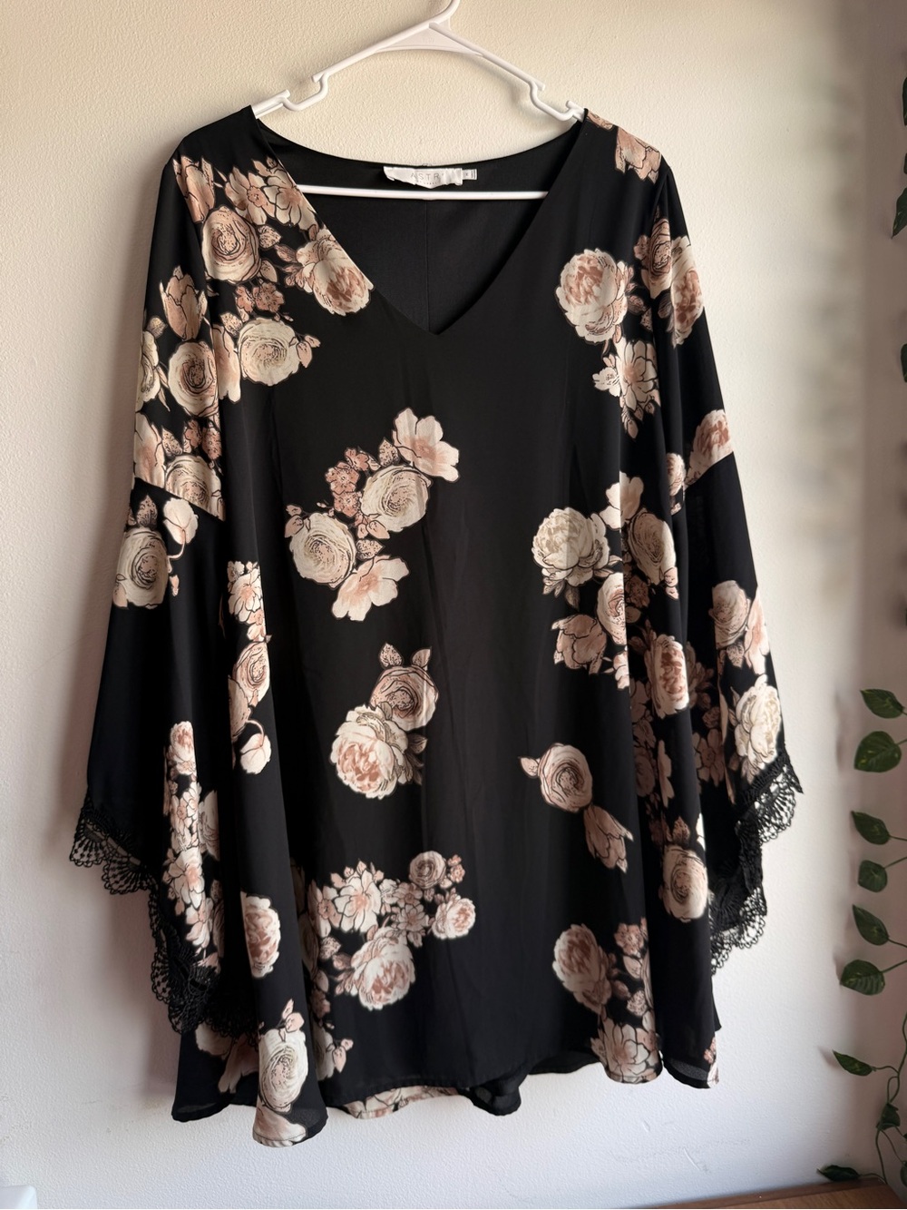 Astr Black Floral V-Neck Tunic Dress Wide Sleeve Lace Trim Size M